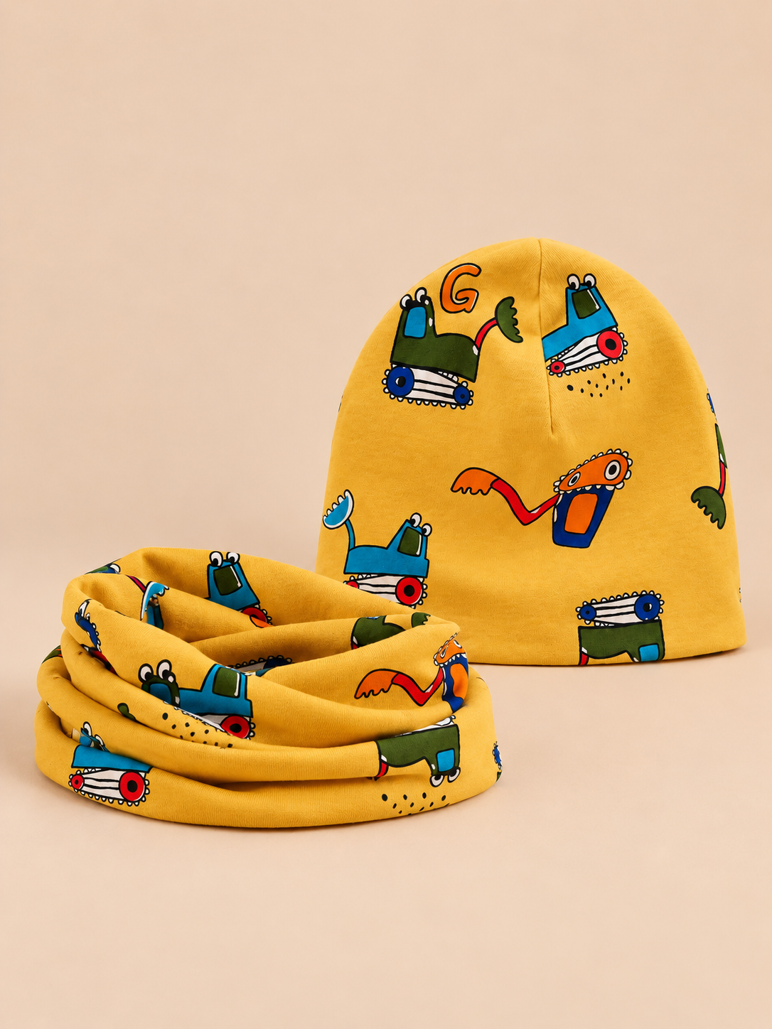 Ensemble bonnet et snood enfant Camion jaune, vue de face.