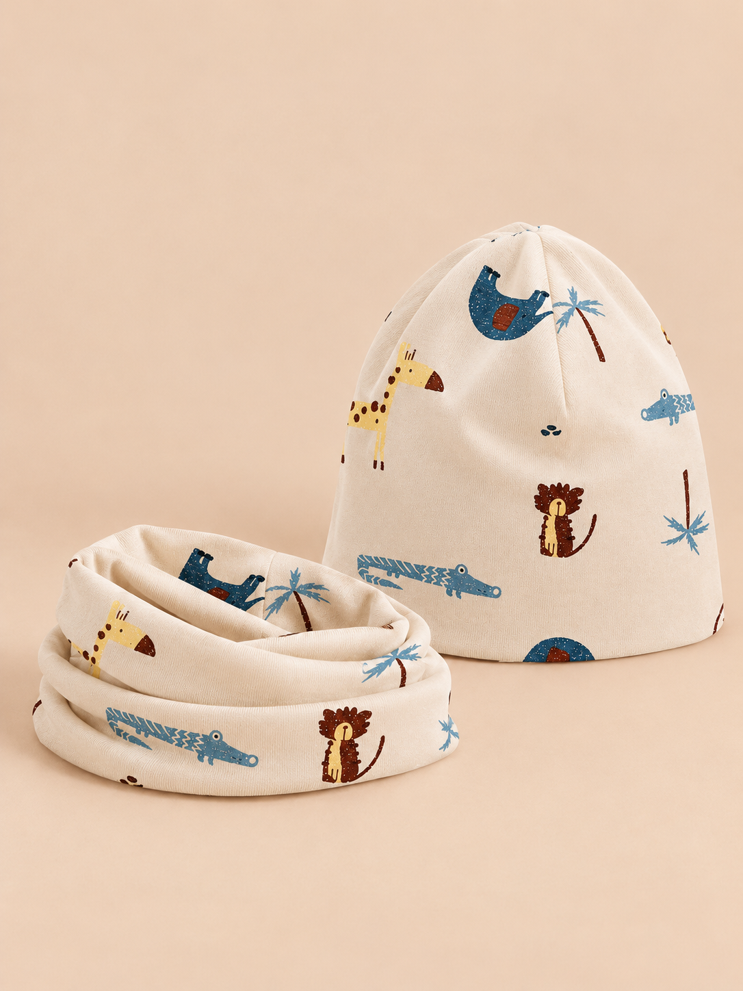Ensemble bonnet et snood enfant Éléphant beige, vue de trois quarts.