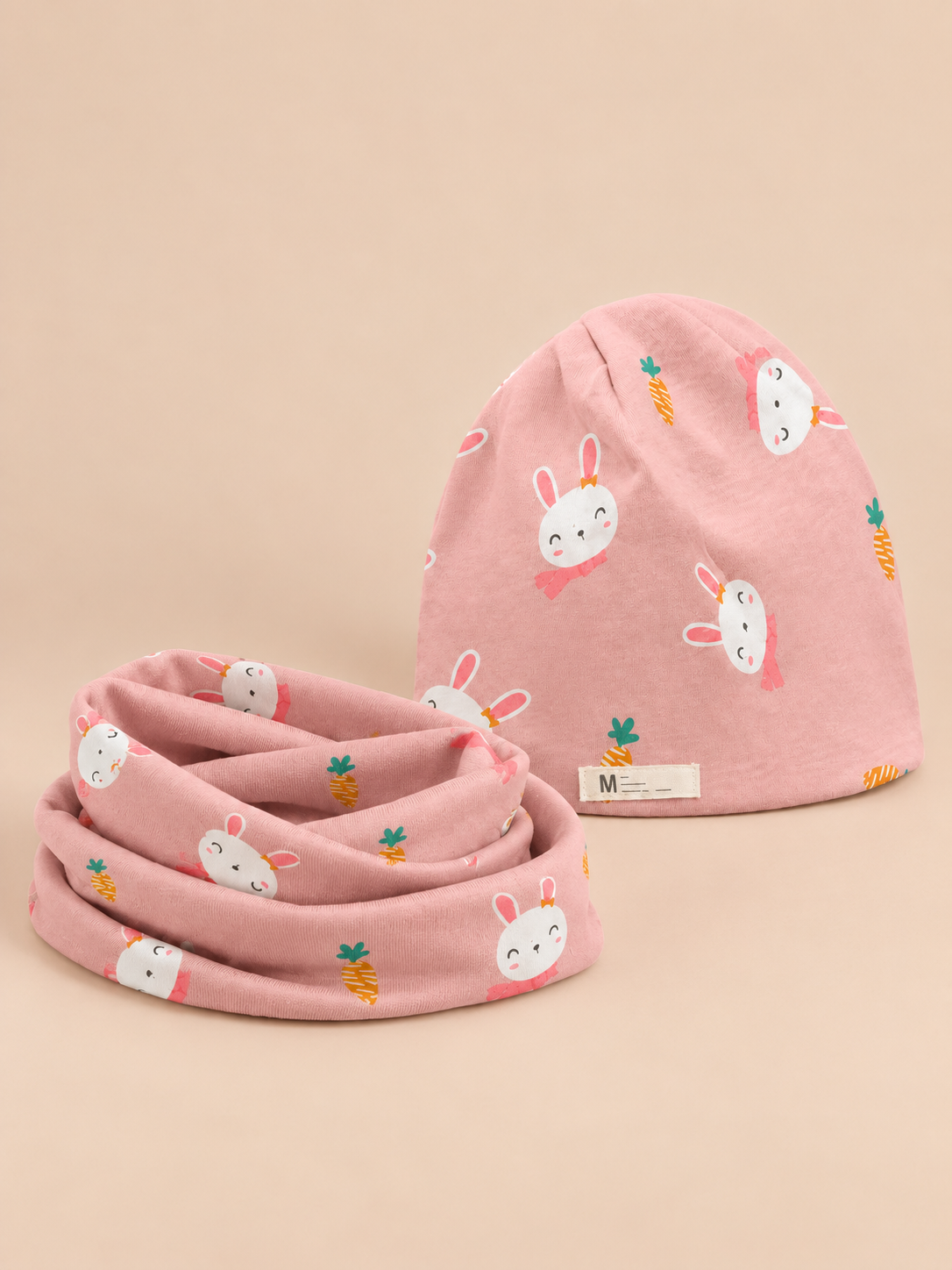 Ensemble bonnet et snood enfant Lapin rose foncé, vue de face.