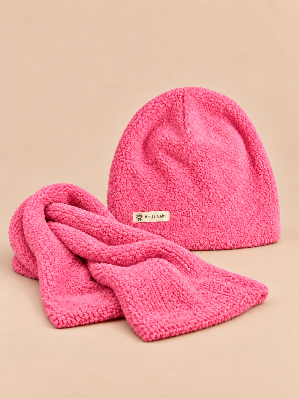 Bonnet et écharpe enfant en peluche, coloris rose fuchsia, vue de face.