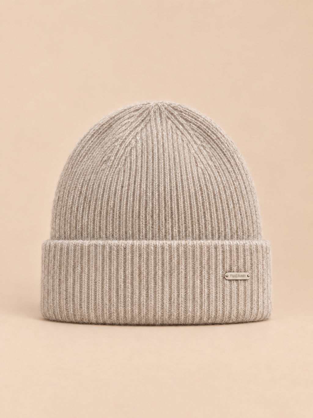 Bonnet côtelé en laine mélangée, coloris 2 beige, vue de face sur fond pêche sable