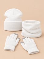 Ensemble bonnet, tour de cou et gants blanc, vue de face.