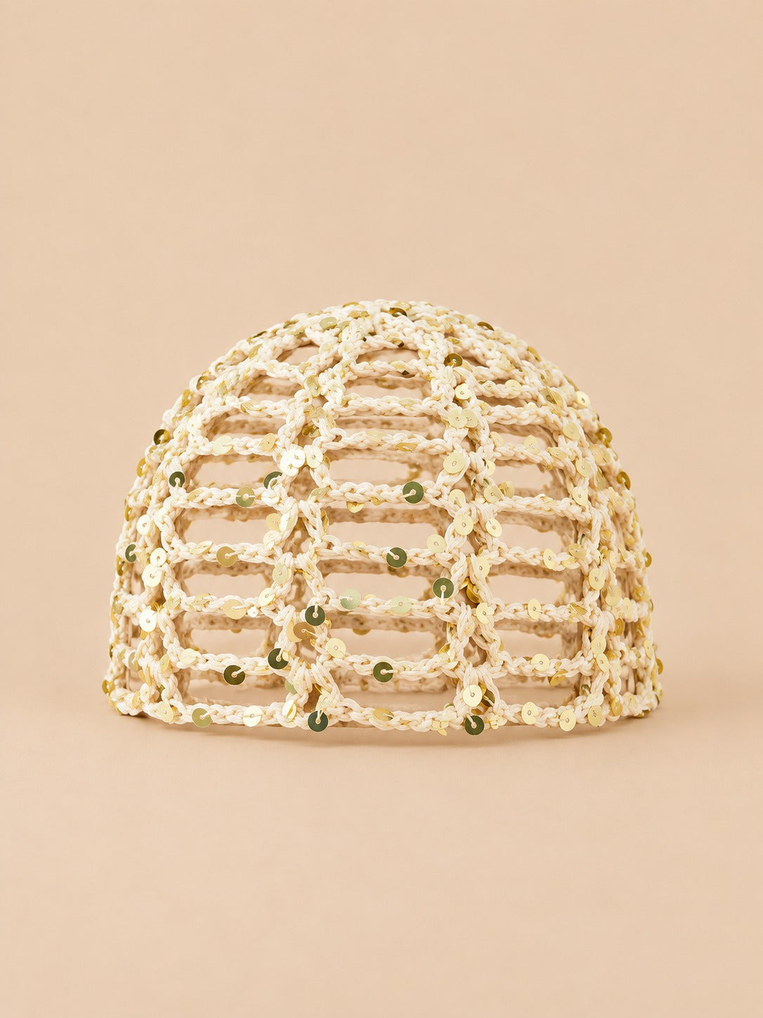 Bonnet foulard en résille au crochet, beige, vue de face