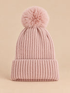 Bonnet de ski rose sans logo à gros pompon assorti et revers côtelé, vue de face.