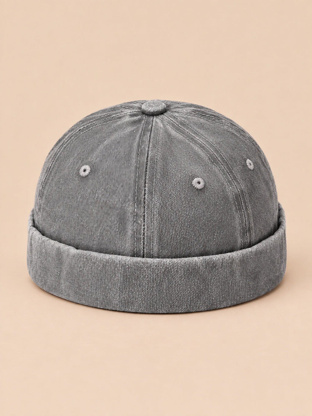 Bonnet marin docker en denim délavé gris, vue de face.