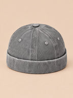 Bonnet marin docker en denim délavé gris, vue de face.