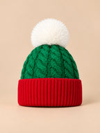 Bonnet de Noël femme torsadé modèle 3, vert et rouge, pompon blanc, vue de face