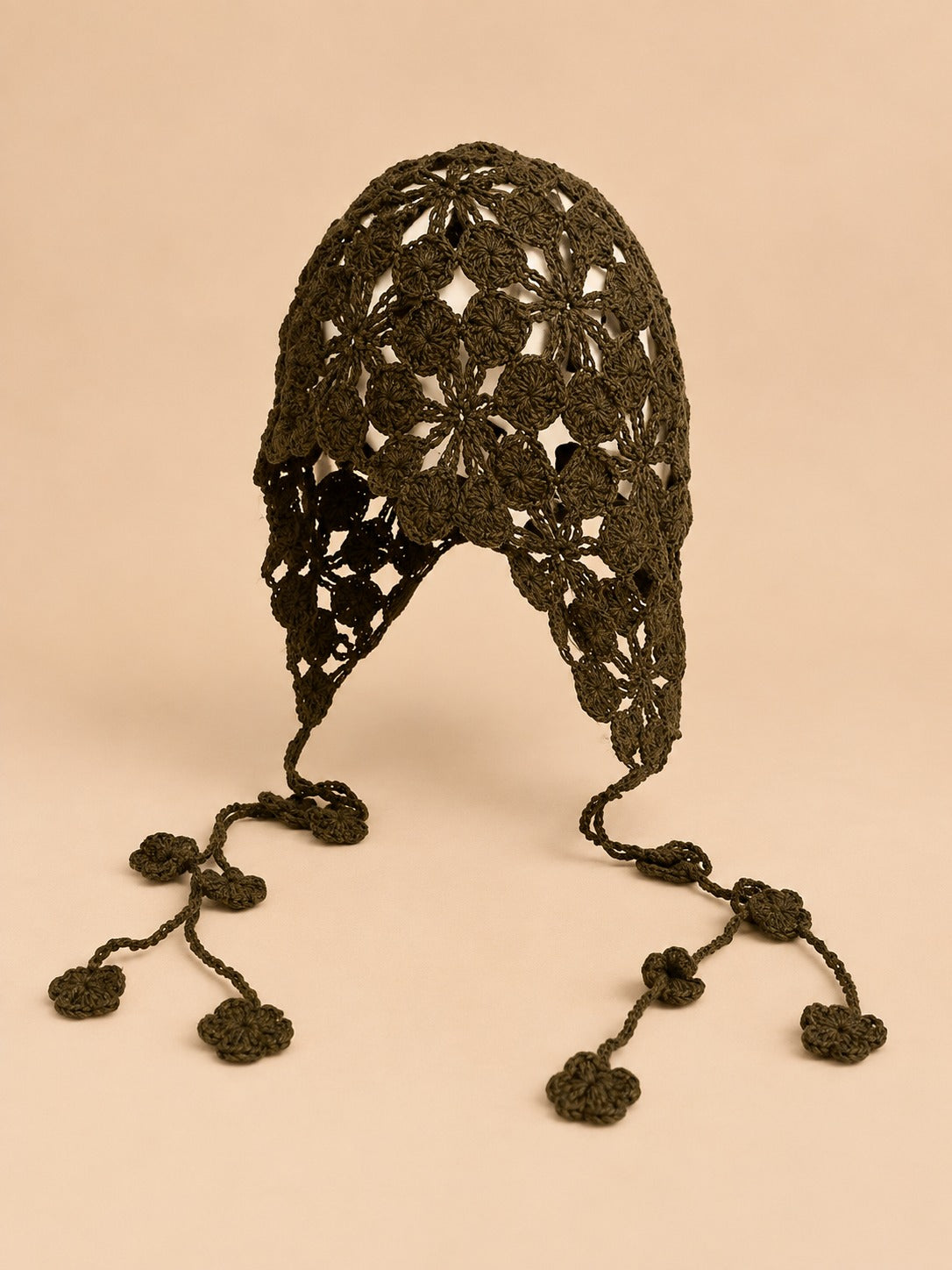 Bonnet pêcheur ajouré au crochet, marron, vue de face