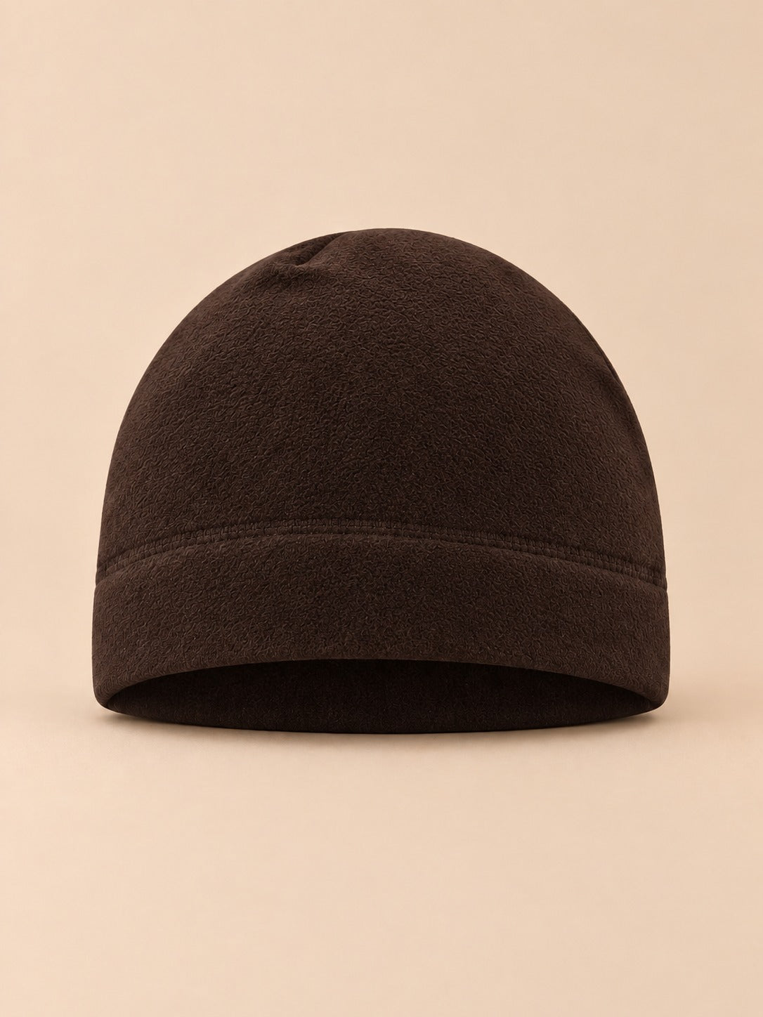 Bonnet polaire coupe-vent pour vélo café, vue de face sur fond beige