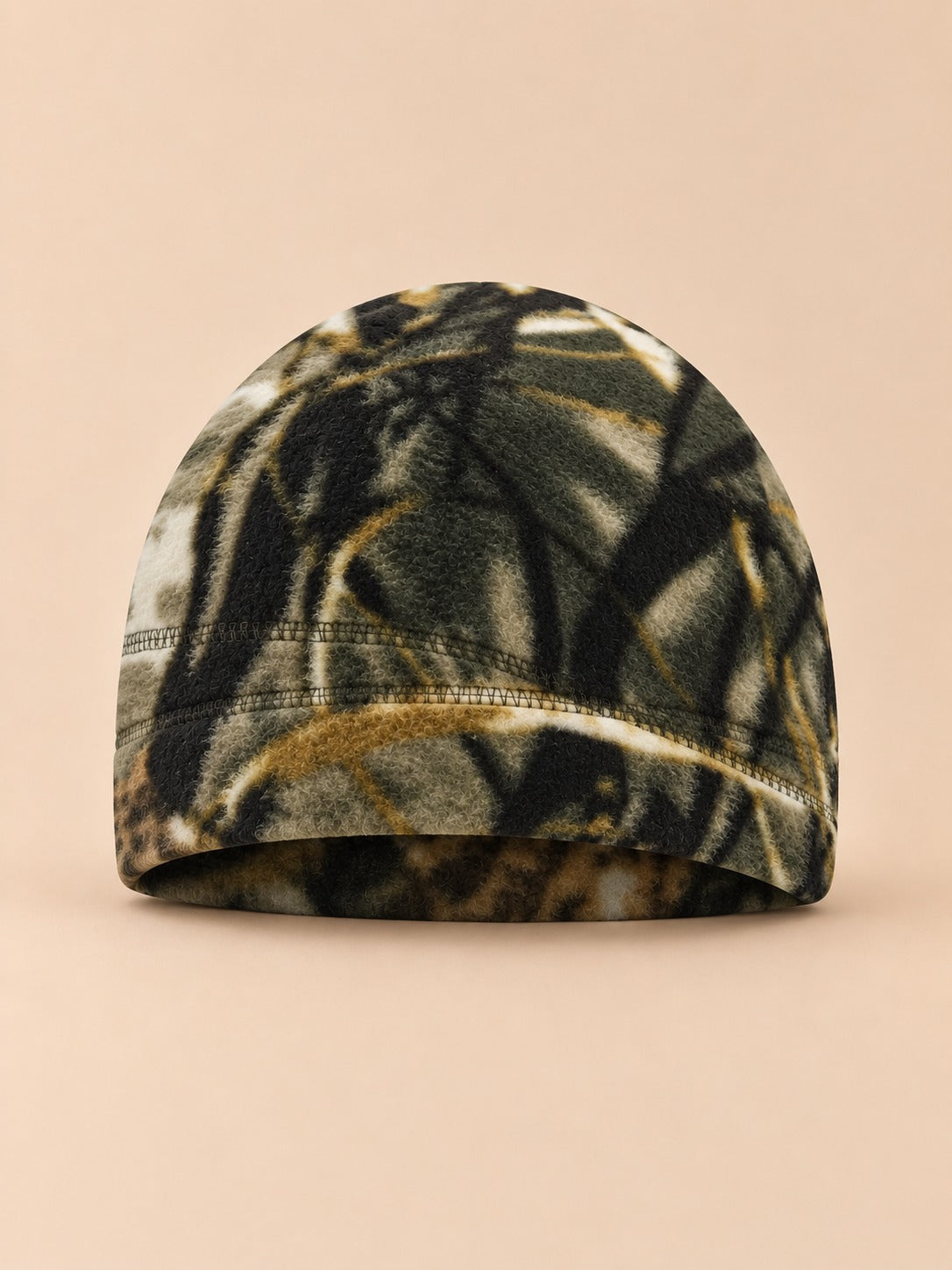 Bonnet polaire coupe-vent pour vélo camouflage, vue de face sur fond beige