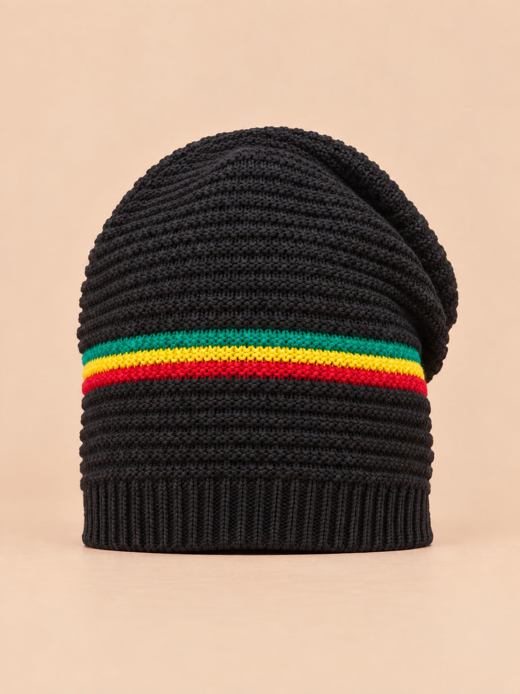 Bonnet rasta jamaïcain en maille noir, vue de face.