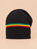 Bonnet rasta jamaïcain en maille noir, vue de face.