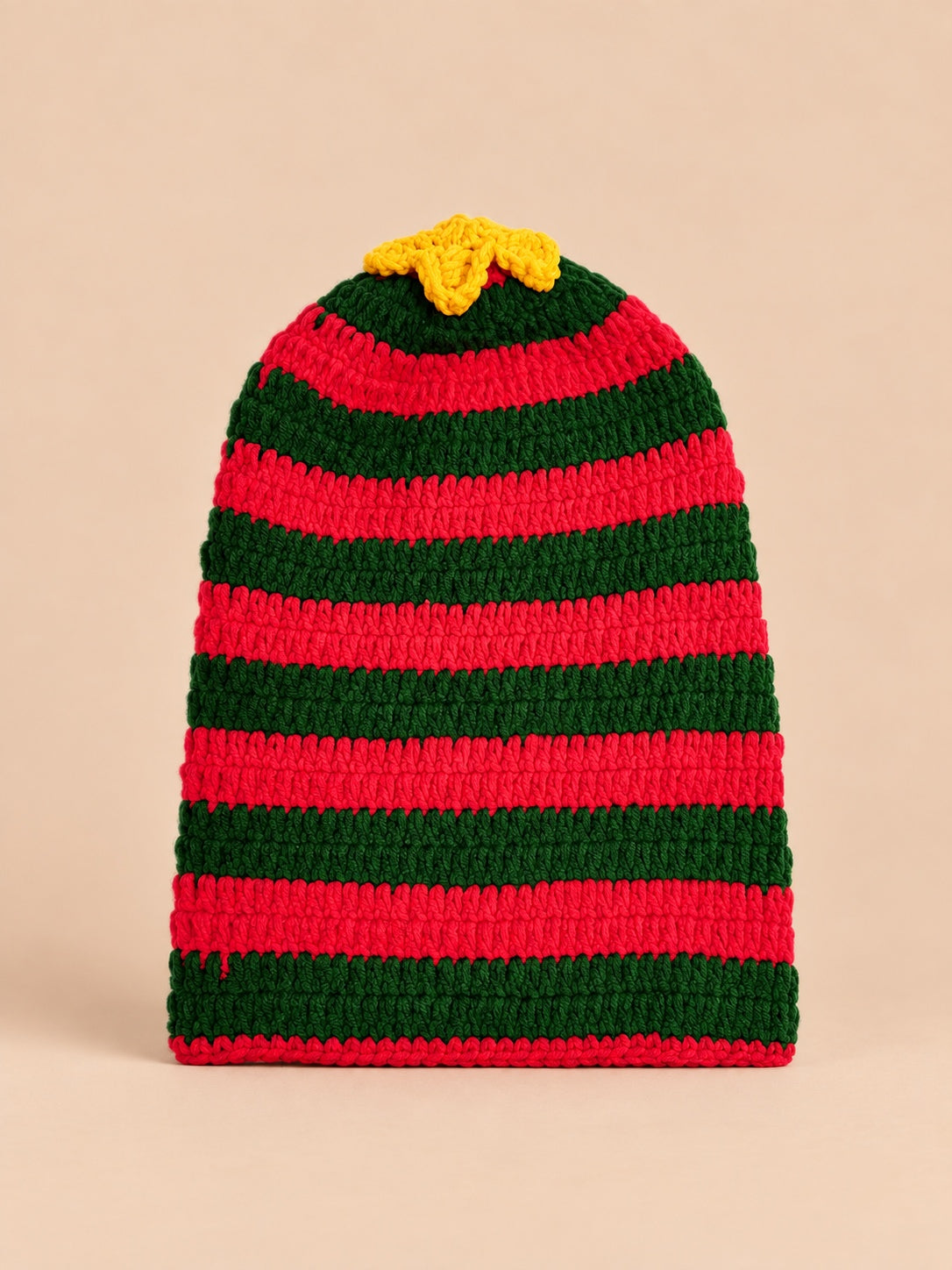 Bonnet rasta rayé au crochet rouge et vert, modèle 3, vue de face.