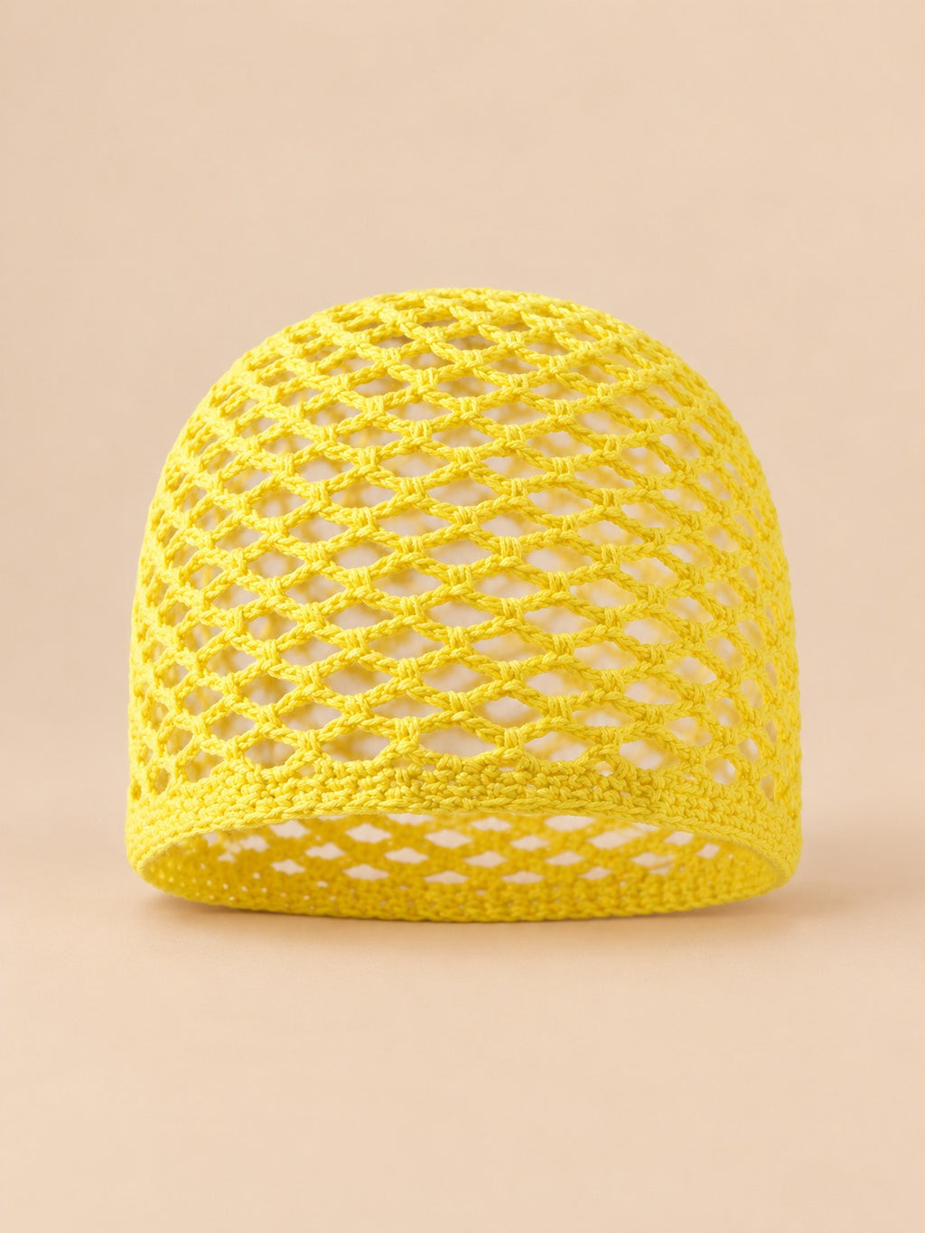 Bonnet résille en coton au crochet, jaune poussin, vue de face