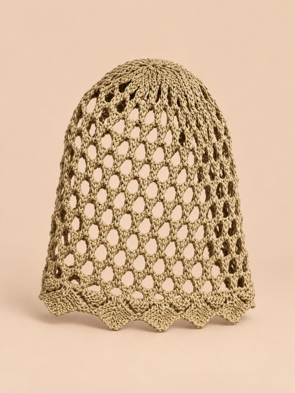Bonnet résille ajouré au crochet, kaki, vue de face
