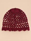 Bonnet résille ajouré au crochet, rouge, vue de face