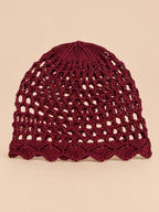 Bonnet résille ajouré au crochet, rouge, vue de face