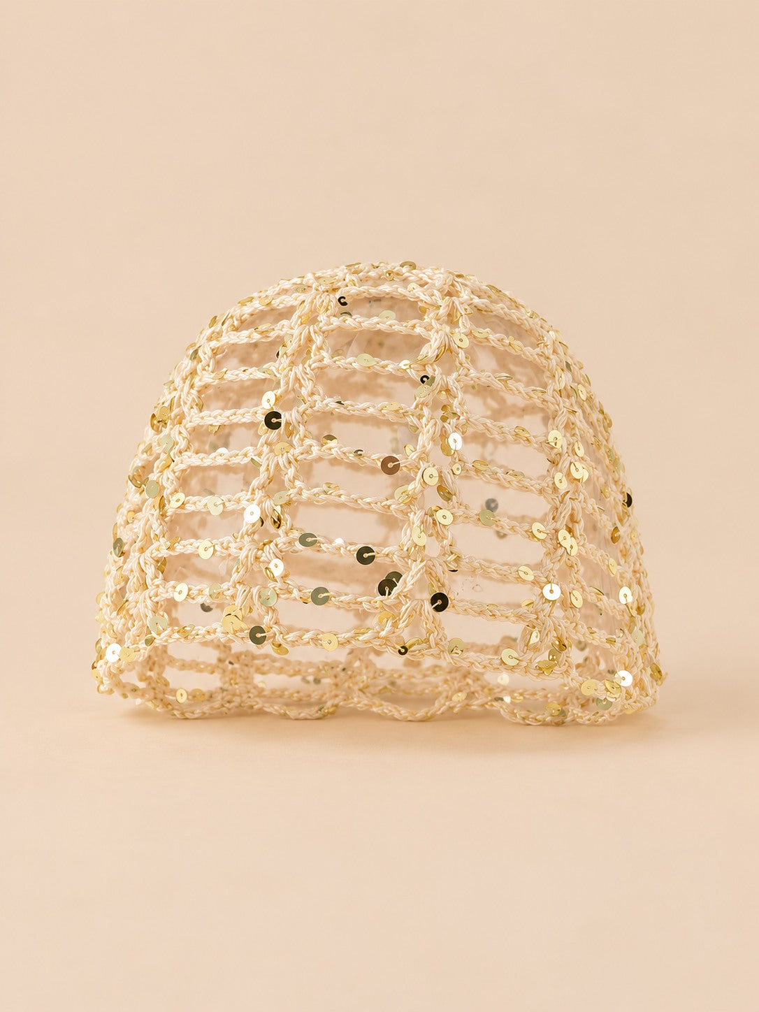 Bonnet résille à sequins au crochet, coloris beige, vue de face