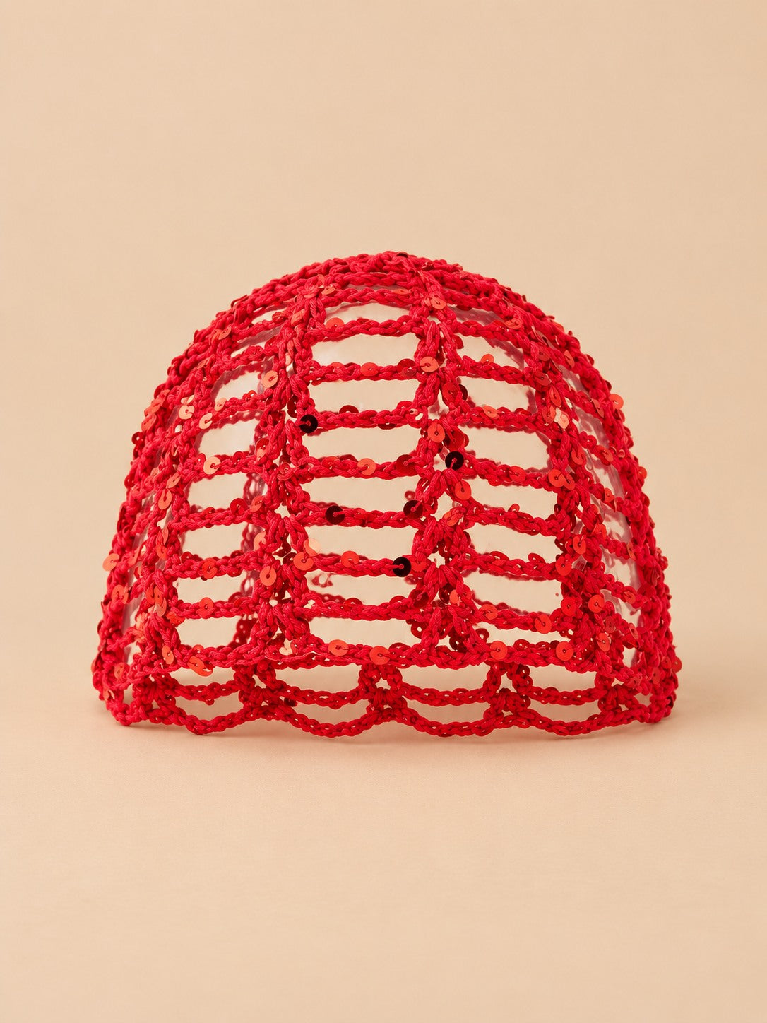 Bonnet résille à sequins au crochet, coloris rouge, vue de face