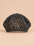 Bonnet rétro résille ajourée au crochet, coloris noir, vue de face
