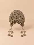 Bonnet au crochet kaki à fleurs ajourées, sans bord, vue de face