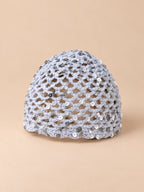 Bonnet ajouré au crochet style coréen, variante A-BLANC, vue de trois quarts