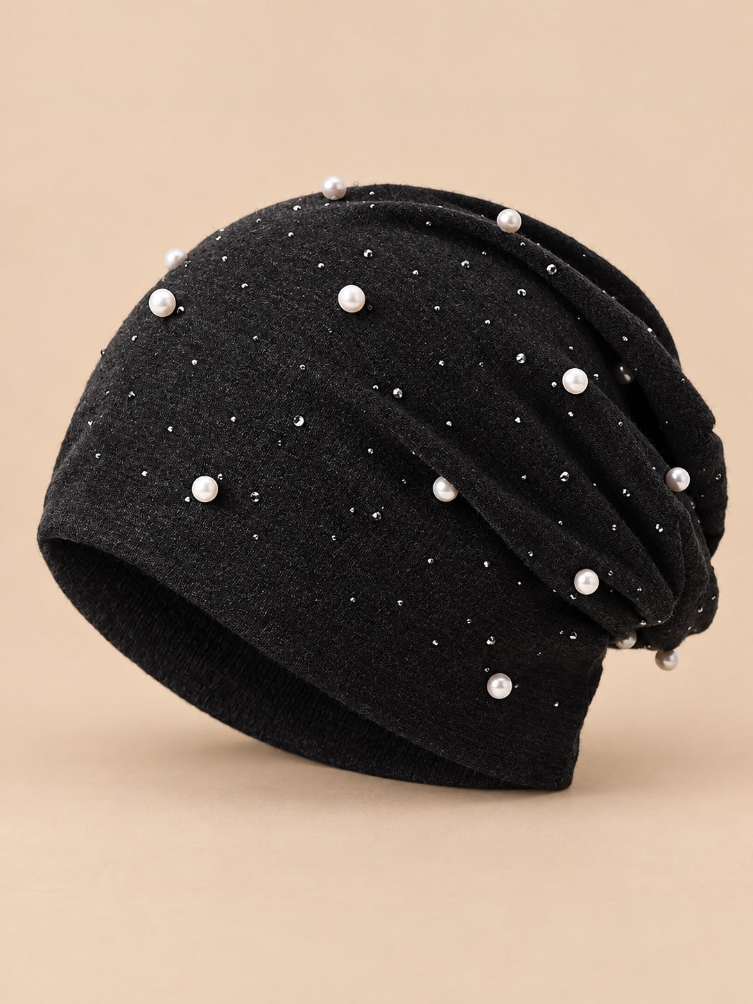 Bonnet slouchy femme orné de perles et strass, noir, vue de trois quarts
