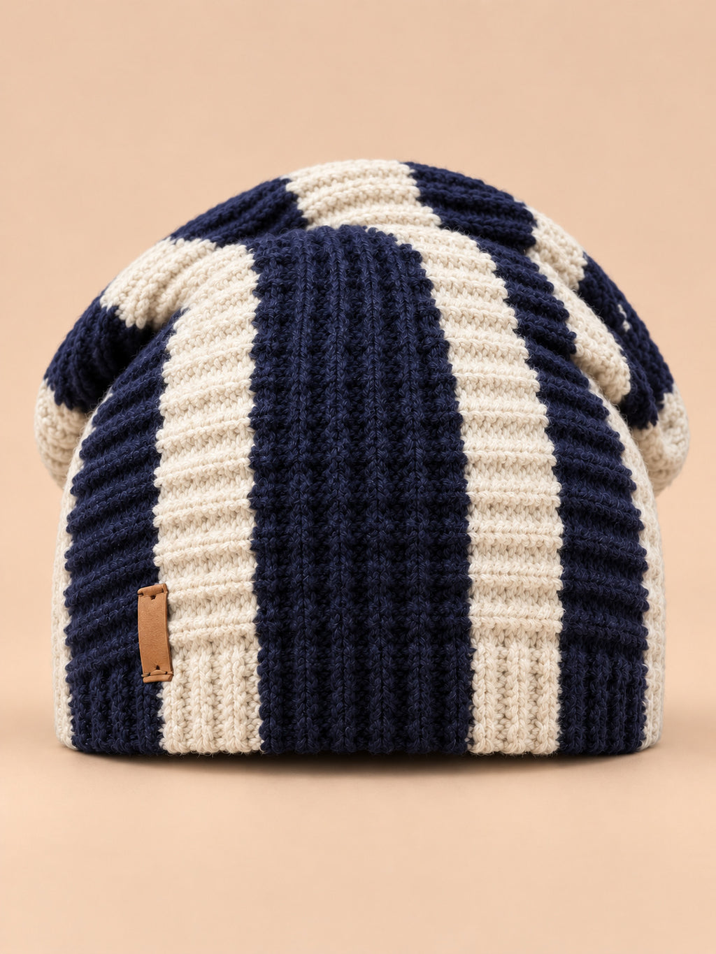 Bonnet slouchy femme à rayures bleu marine et beige en maille, vue de face