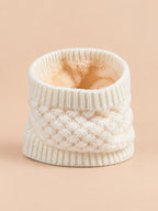 Tour de cou en maille épaisse doublée beige, vue de face.