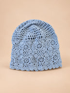 Bonnet turban ajouré au crochet, bleu, vue de face