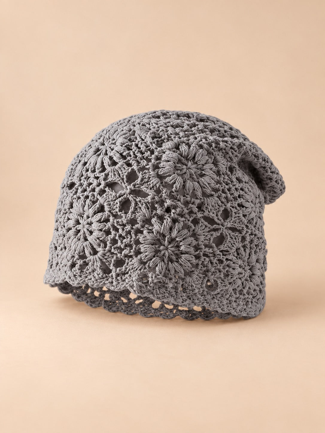 Bonnet turban ajouré au crochet, gris, vue de face
