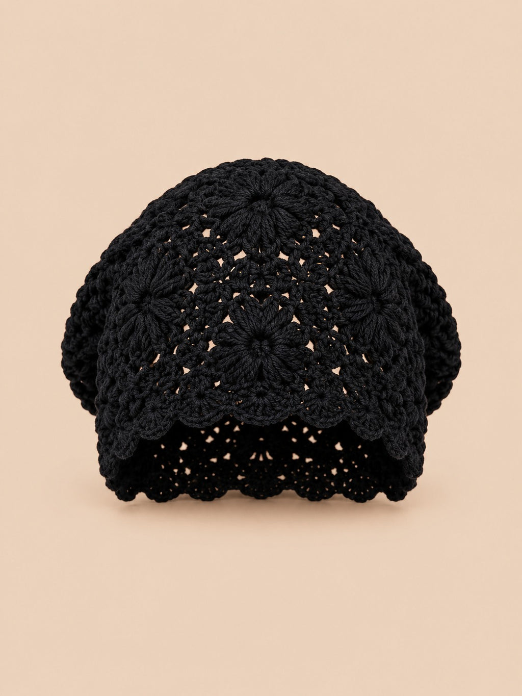 Bonnet turban ajouré au crochet, noir, vue de face
