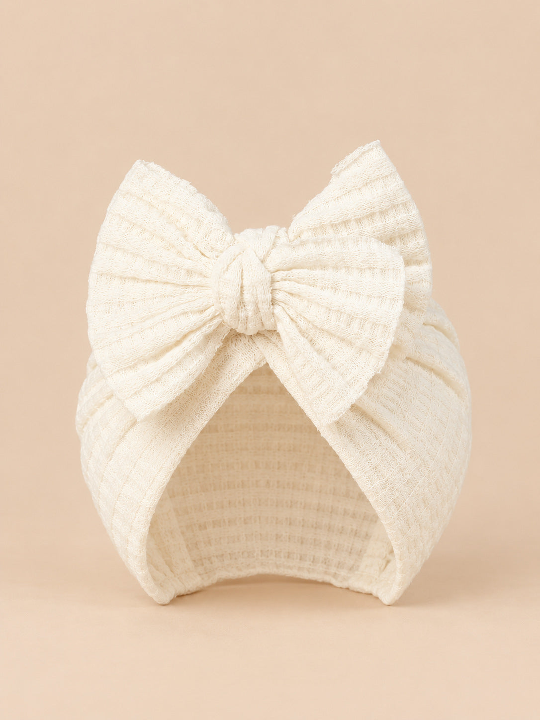 Bonnet turban bébé fille en coton tricoté écru, nœud, vue de face